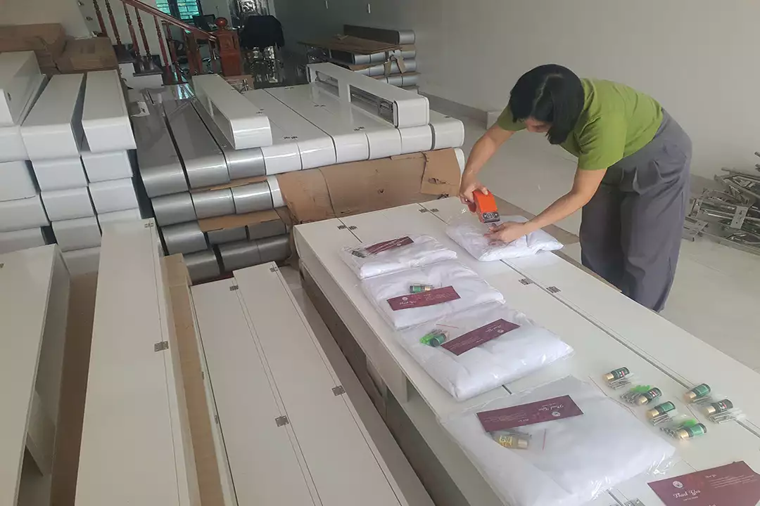 Đội ngũ vận chuyển màn hộp cho đại lý